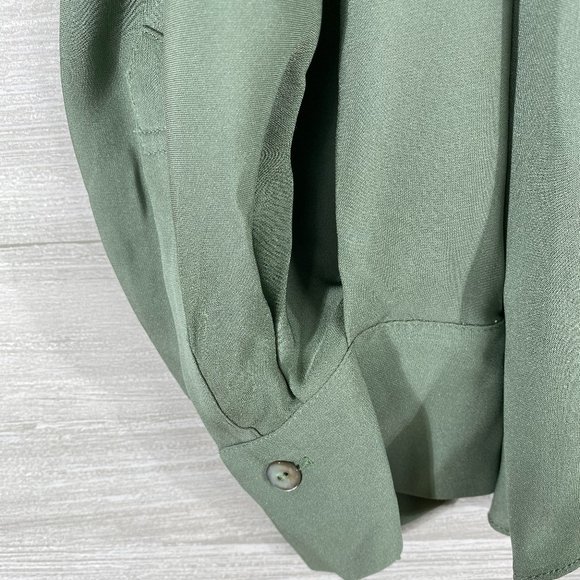 FLASH SALE! HP💕 Vince Silk Placket V-neck  Blouse - Picture 3 of 8